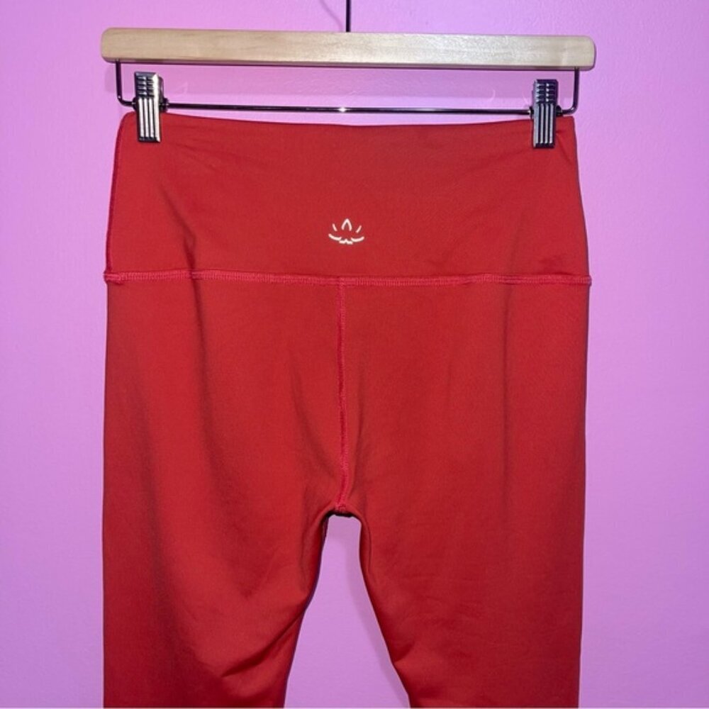 Beyond Yoga Leggings Women's Size Medium Scarlet Sun Orange High Waisted 7/8 - Picture 9 of 11